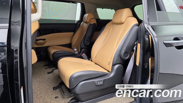 Kia Canival 2021 — photo 17