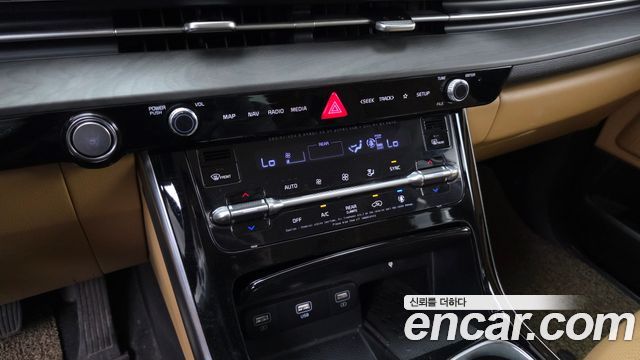 Kia Canival 2021 — photo 24