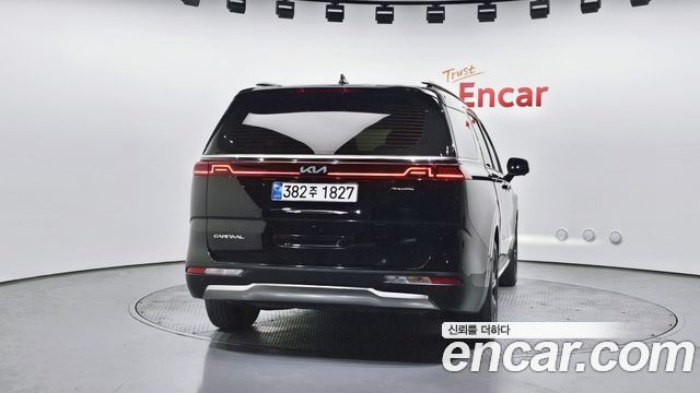 Kia Canival 2023 — photo 4