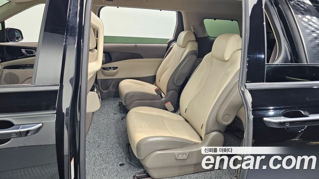 Kia Canival 2023 — photo 17