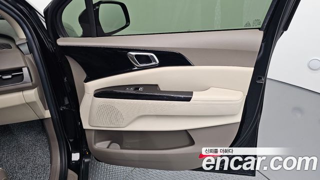 Kia Canival 2023 — photo 15