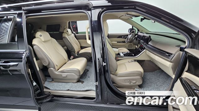 Kia Canival 2023 — photo 16
