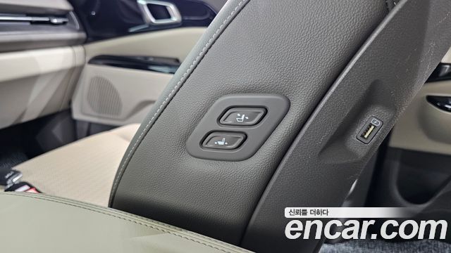 Kia Canival 2023 — photo 28