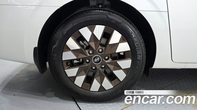 Hyundai Staria 2024 — photo 5