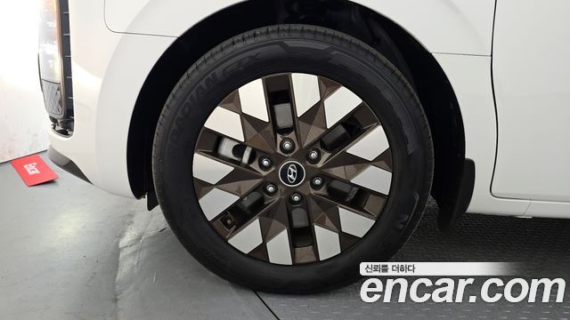 Hyundai Staria 2024 — photo 7