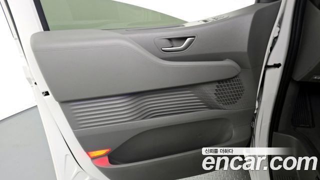 Hyundai Staria 2024 — photo 15