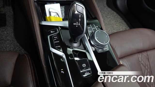 BMW 5-Series 2022 — photo 9