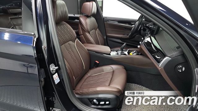 BMW 5-Series 2022 — photo 11