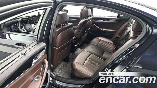 BMW 5-Series 2022 — photo 12