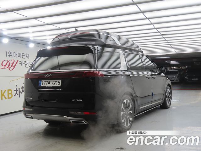 Kia Canival 2023 — photo 2