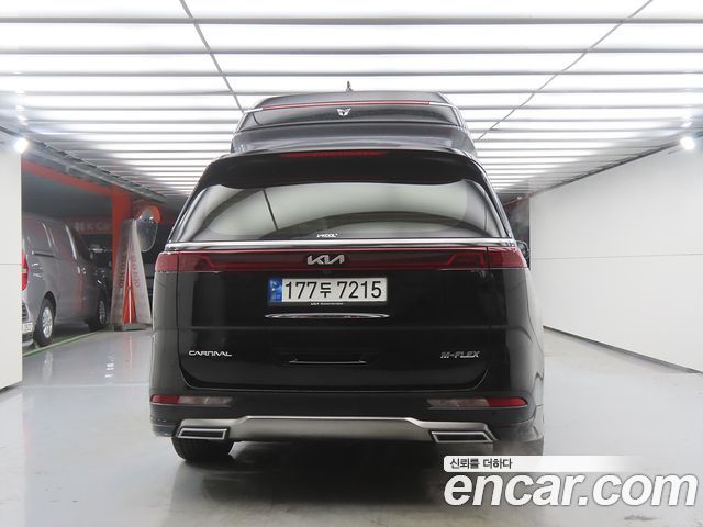 Kia Canival 2023 — photo 4