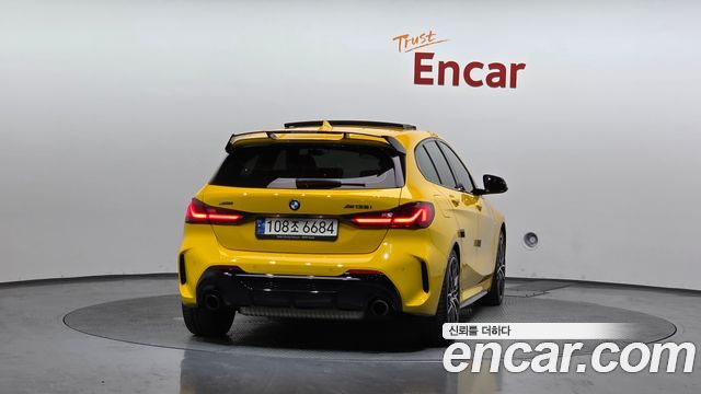 BMW 1-Series 2022 — photo 4