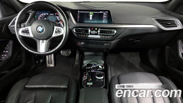 BMW 1-Series 2022 — photo 10