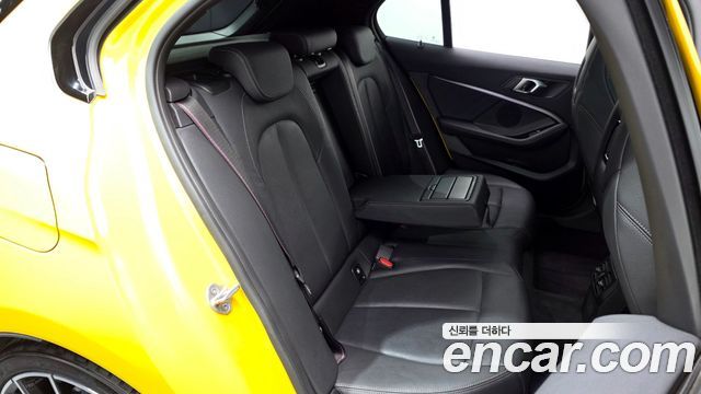BMW 1-Series 2022 — photo 17