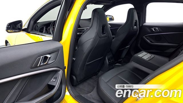 BMW 1-Series 2022 — photo 18