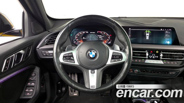 BMW 1-Series 2022 — photo 19