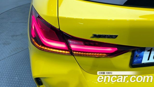 BMW 1-Series 2022 — photo 9