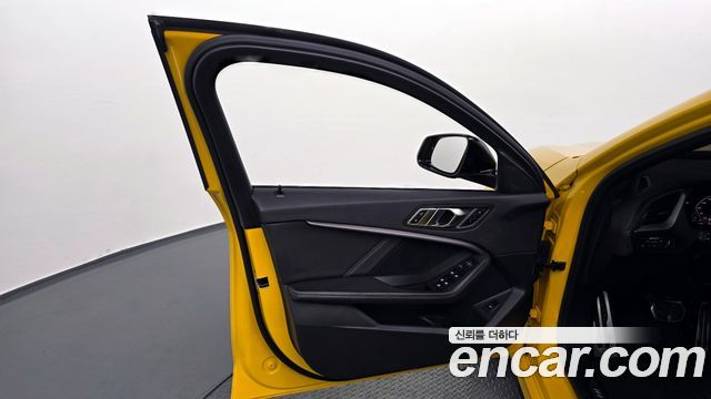 BMW 1-Series 2022 — photo 14