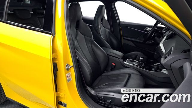 BMW 1-Series 2022 — photo 16