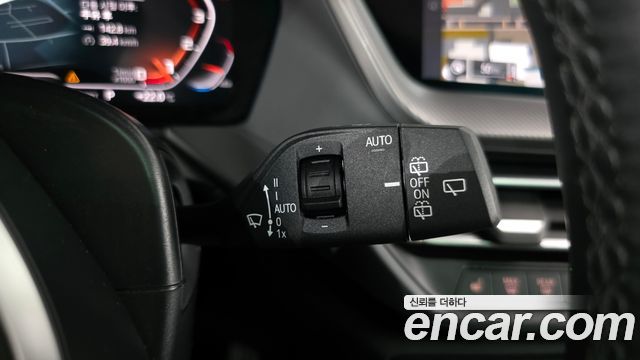 BMW 1-Series 2022 — photo 29