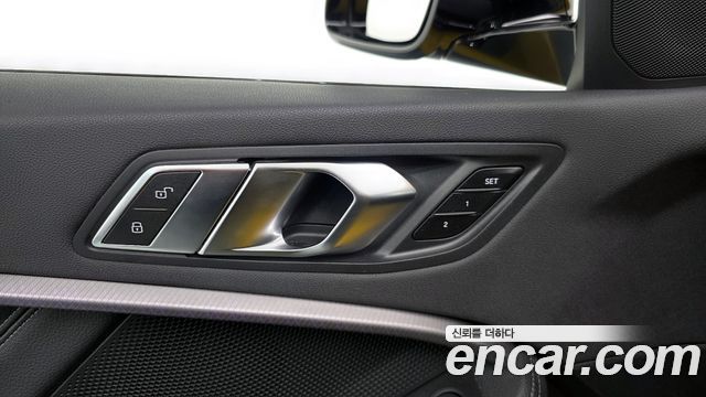 BMW 1-Series 2022 — photo 32