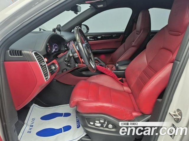Porsche Cayenne 2021 — photo 11