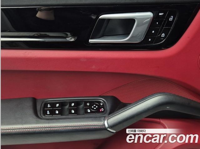Porsche Cayenne 2021 — photo 18