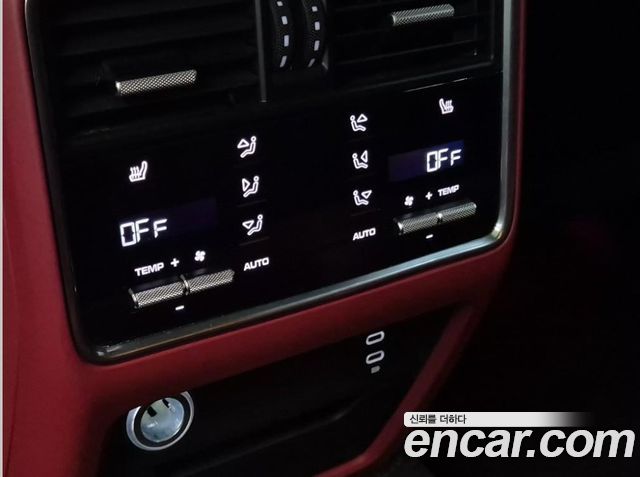 Porsche Cayenne 2021 — photo 19