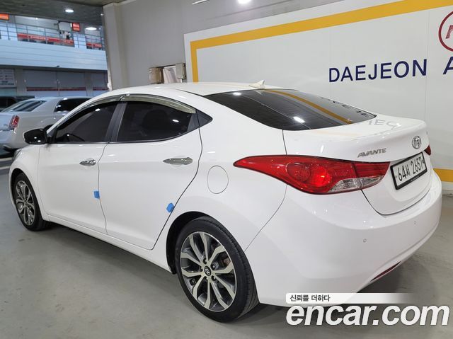 Hyundai AVANTE 2013 — photo 4