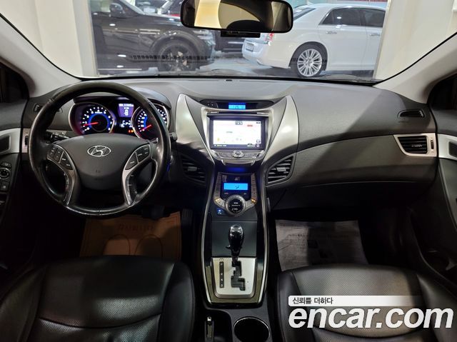 Hyundai AVANTE 2013 — photo 9