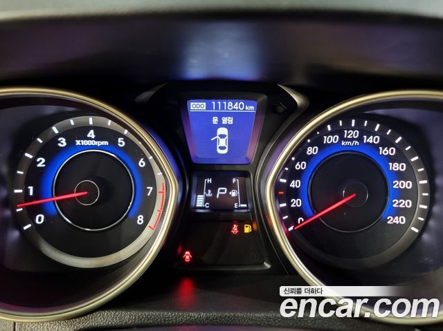 Hyundai AVANTE 2013 — photo 10