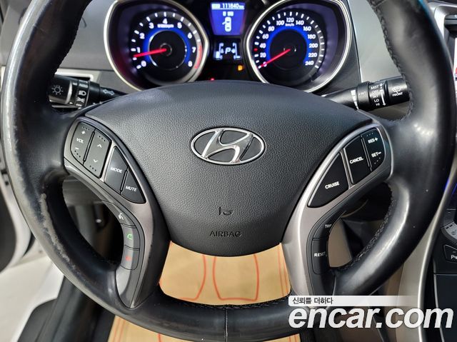 Hyundai AVANTE 2013 — photo 11