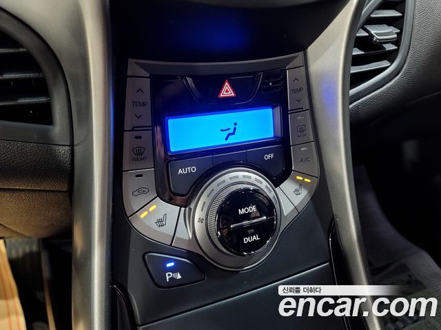 Hyundai AVANTE 2013 — photo 15