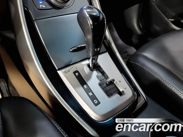 Hyundai AVANTE 2013 — photo 16
