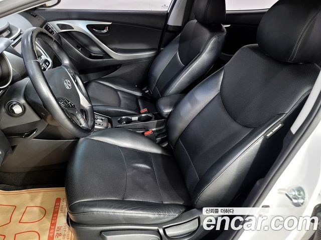 Hyundai AVANTE 2013 — photo 18