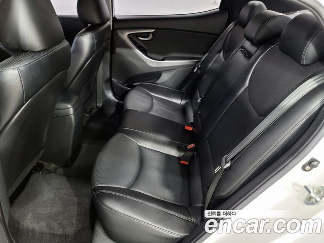 Hyundai AVANTE 2013 — photo 19