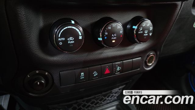 Jeep Wrangler 2016 — photo 16