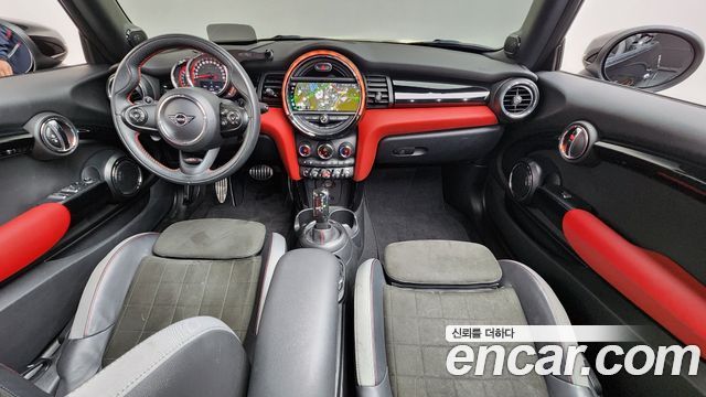 Mini Cooper Convertible 2020 — photo 10