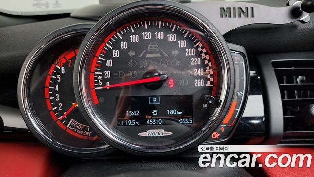 Mini Cooper Convertible 2020 — photo 11