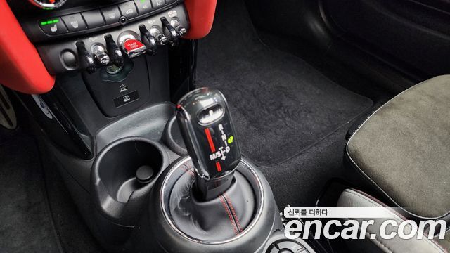 Mini Cooper Convertible 2020 — photo 12