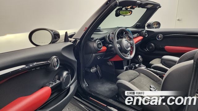 Mini Cooper Convertible 2020 — photo 13