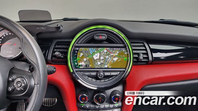 Mini Cooper Convertible 2020 — photo 18