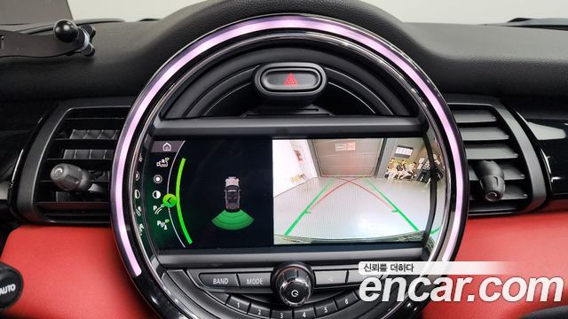 Mini Cooper Convertible 2020 — photo 20