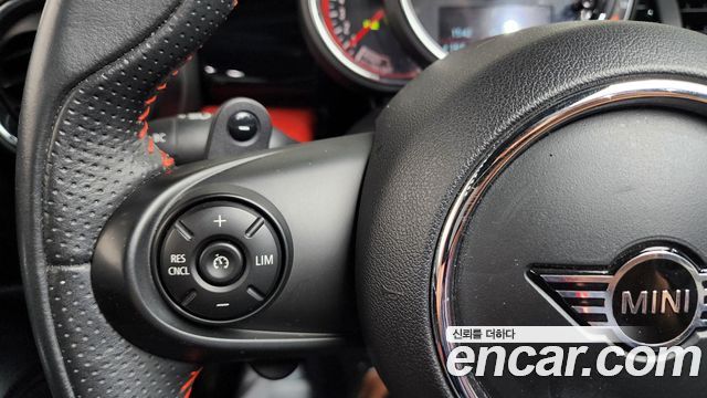 Mini Cooper Convertible 2020 — photo 22