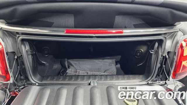 Mini Cooper Convertible 2020 — photo 23