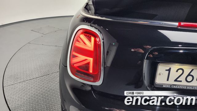 Mini Cooper Convertible 2020 — photo 9