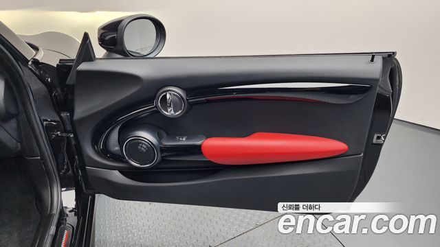 Mini Cooper Convertible 2020 — photo 14