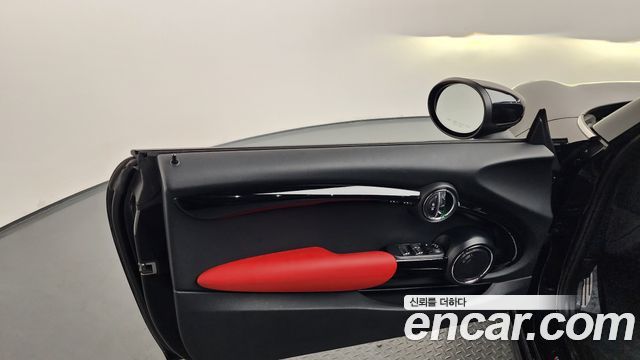 Mini Cooper Convertible 2020 — photo 15