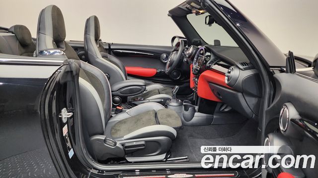Mini Cooper Convertible 2020 — photo 16
