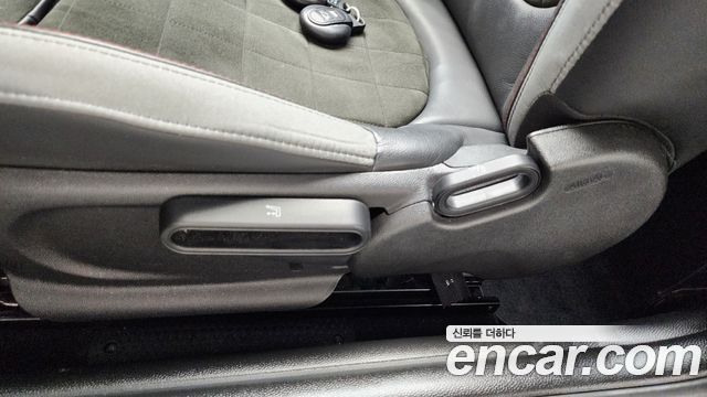 Mini Cooper Convertible 2020 — photo 30